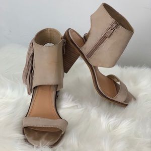 Size 8 Very Volatile heels